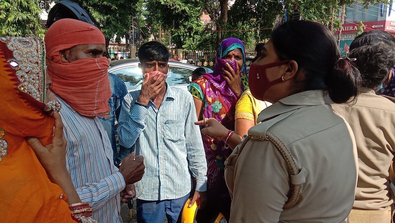 फ्रॉड कंपनियों का आतंक देश में जारी है। बनारस में सैकड़ों लोग हुए ठगी का शिकार।