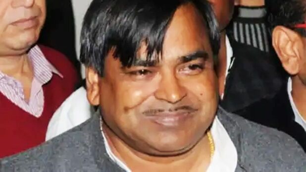 दुष्कर्म मामले में फंसे पूर्व खनन मंत्री गायत्री प्रसाद बेल पर बाहर आए.... दुष्कर्म मामले में फंसे पूर्व खनन मंत्री गायत्री प्रसाद बेल पर बाहर आए....