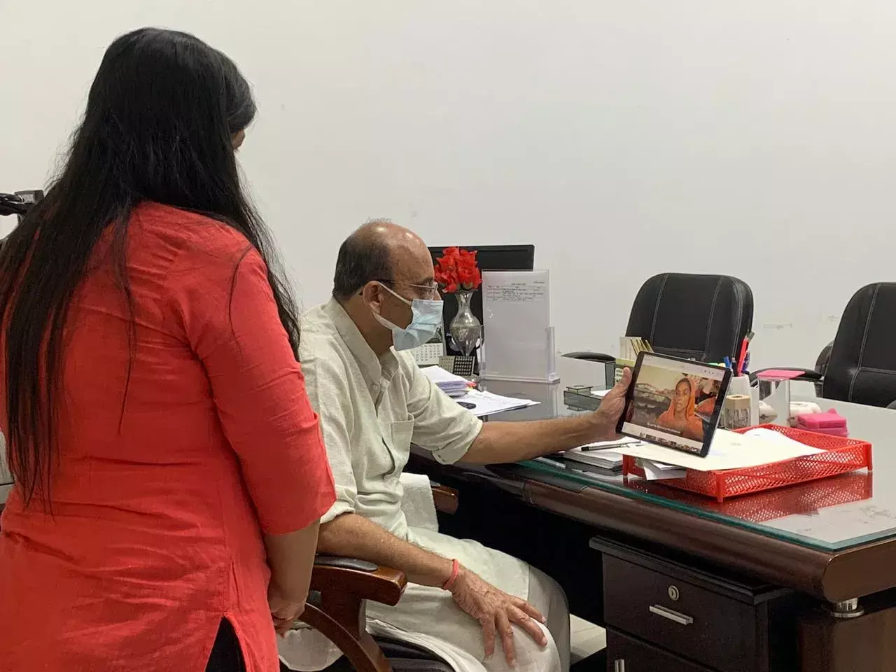 ये फिल्म घर -घर में दिखायी जानी चाहिए जिससे कैंसर के बारे में जागरूकता पैदा की जा सके ये फिल्म घर -घर में दिखायी जानी चाहिए जिससे कैंसर के बारे में जागरूकता पैदा की जा सके