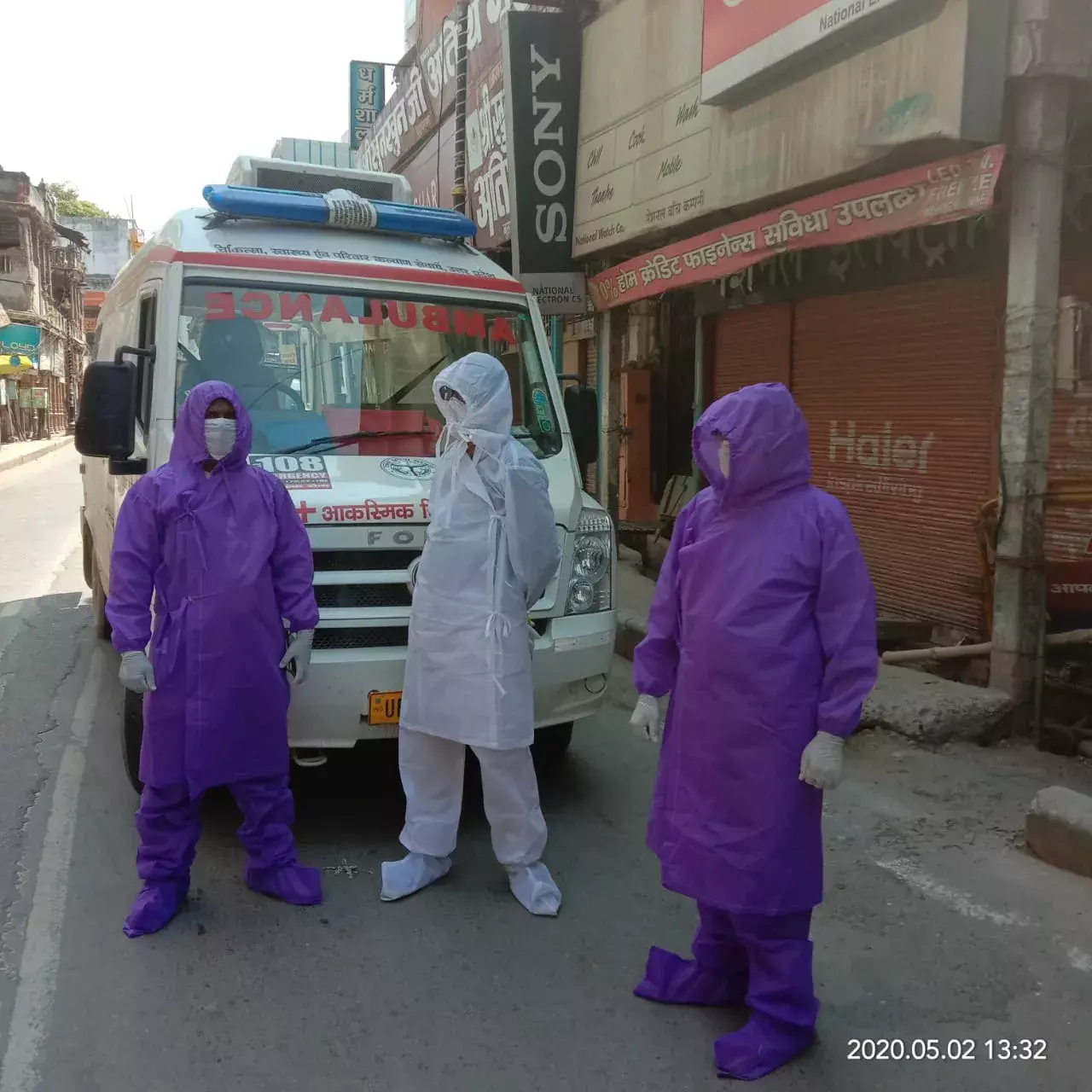 कोरोना काल में संकट मोचक की भूमिका निभा रहे एम्बुलेंस सेवाकर्मी