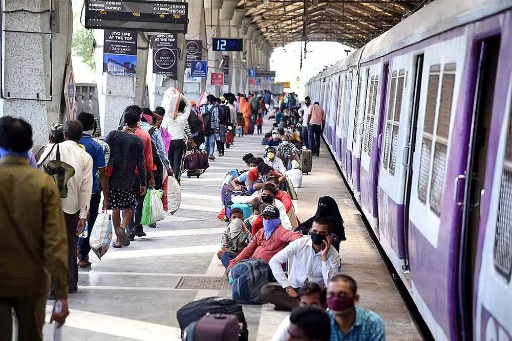रेलमंत्री ने राज्यसभा में बताया, श्रमिक स्पेशल ट्रेनों में कितने श्रमिकों की हुयी मौत