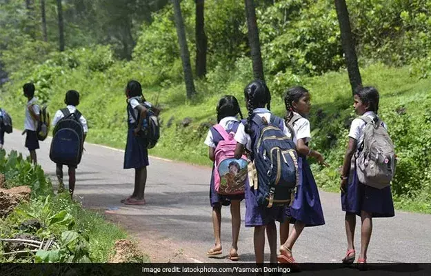 जाने किन -किन राज्यों में कल खुल जाएंगे स्कूल, जानें कहां-कहां रहेंगे बंद। जाने किन -किन राज्यों में कल खुल जाएंगे स्कूल, जानें कहां-कहां रहेंगे बंद।