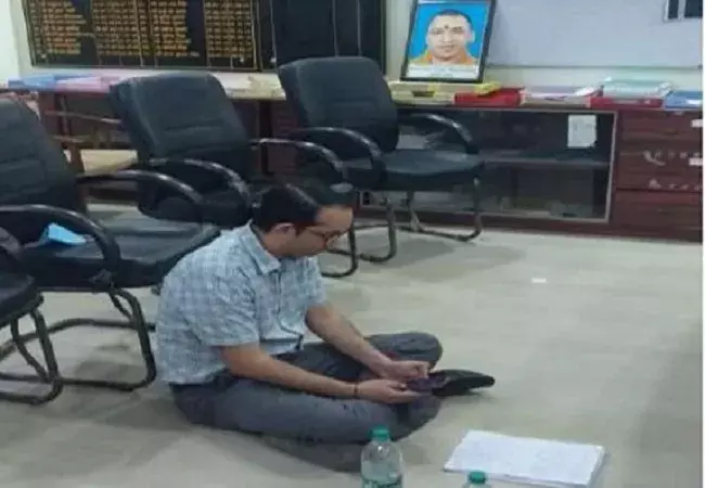 अधिकारियों पर भ्रष्टाचार का आरोप लगा धरने पर बैठे अतिरिक्त एसडीएम.....