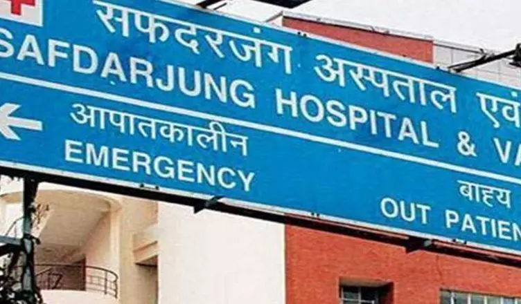दिल्ली के अस्पताल में रेप की शिकार महिला ने तोडा दम , परिवार का आरोप पुलिस ने की लापरवाही