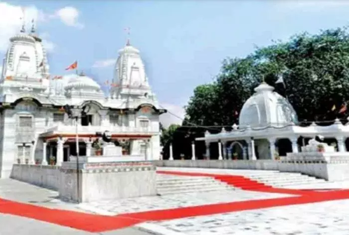गोरखनाथ मंदिर को 24 घंटे के अंदर बम से उड़ाने की धमकी, UP पुलिस ने बढ़ाई सुरक्षा....