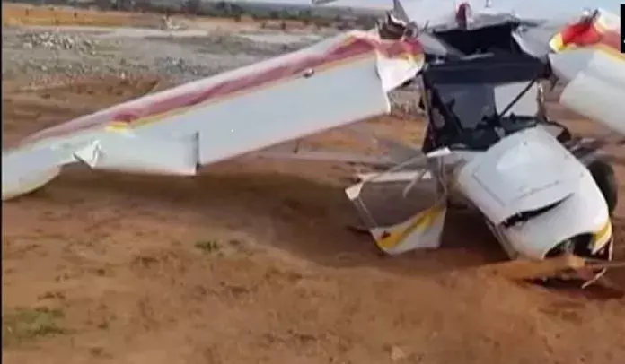 केरल के कोच्चि में ग्लाइडर दुर्घटनाग्रस्त, नौसेना के दो कर्मियों की मौत.....