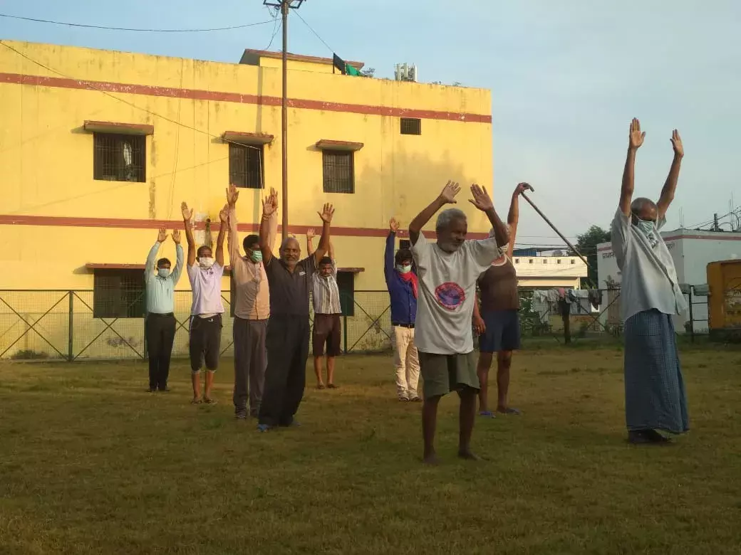 वर्जिश और योग अपना रहे है रैन बसेरे में रहने वाले