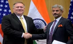 विदेश मंत्री माइकल आर. पोम्पियो ने आज अमेरिका-भारत-ऑस्ट्रेलिया-जापान चतुर्पक्षीय विमर्श के दौरान भारतीय विदेश मंत्री डॉ. एस जयशंकर के साथ मुलाक़ात की