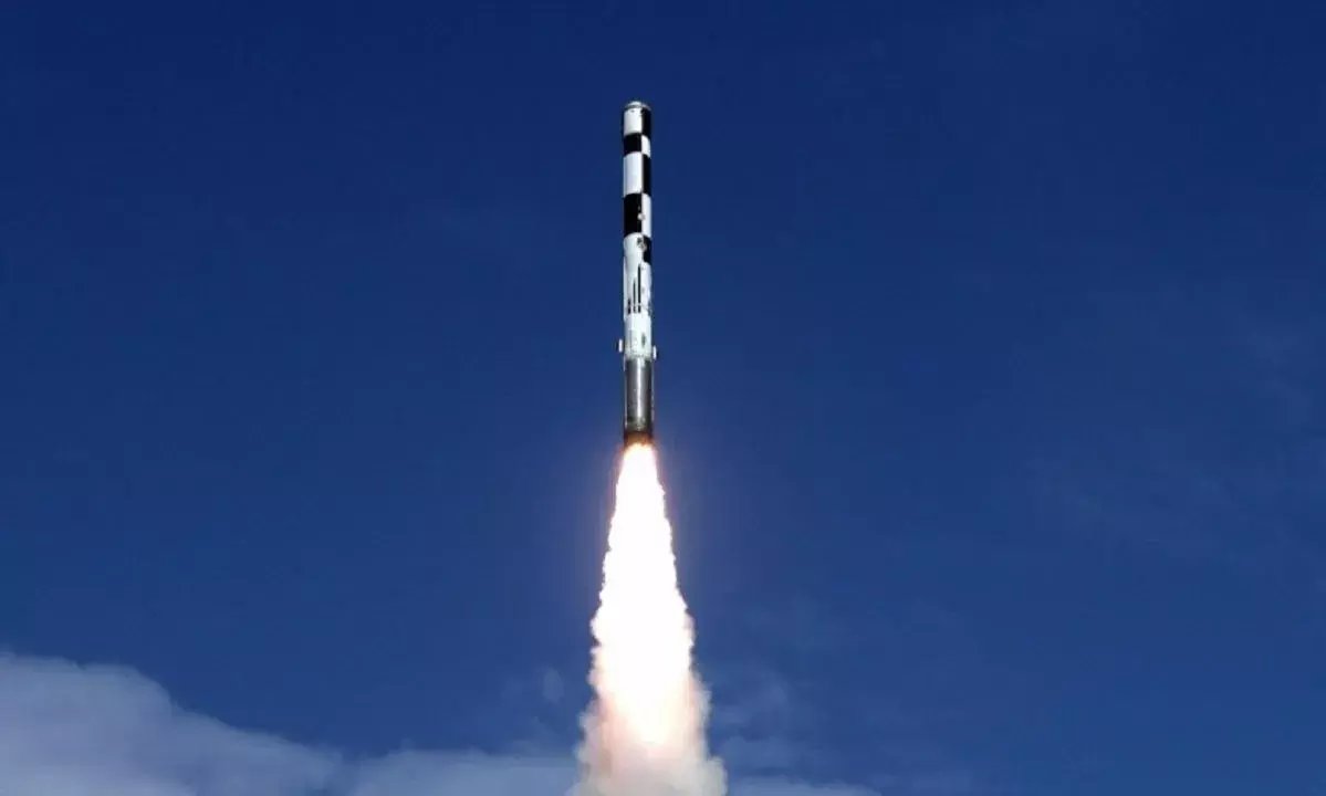 भारतीय नौसेना के युद्धपोत से सुपरसोनिक क्रूज मिसाइल ब्रह्मोस का सफल परीक्षण, रक्षा मंत्री राजनाथ सिंह ने दी बधाई ....