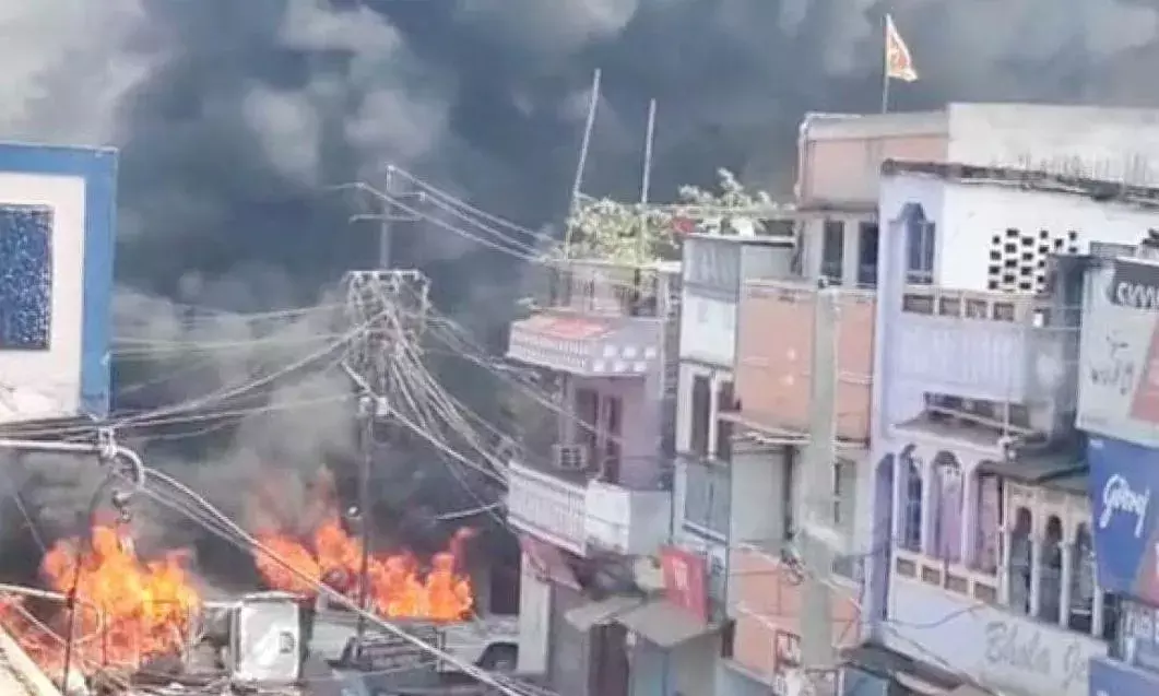 मुंगेर में फिर बवाल, भीड़ ने फूंका थाना, चुनाव आयोग ने DM-SP को हटाया.....