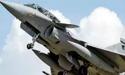 भारत पहुंचे तीन और राफेल विमान, रक्षा मंत्री ने वायु सेना को दी बधाई......