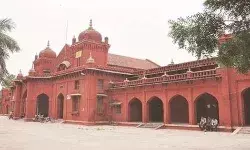 बरेली काॅलेज में पहले दिन 40 प्रतिशत स्टूडेंट आए, बरेली काॅलेज में पहले दिन 40 प्रतिशत स्टूडेंट आए,