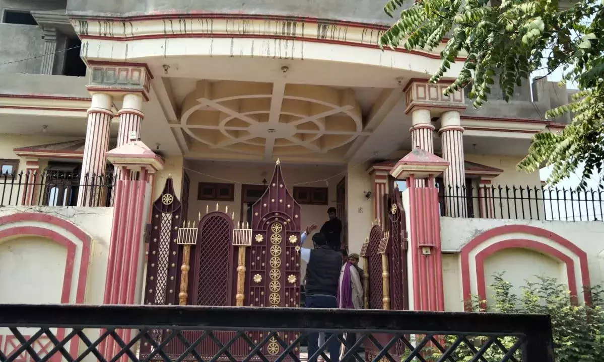 डकैतों ने परिवार को बंधक बनाकर सात लाख से अधिक का किया लूट