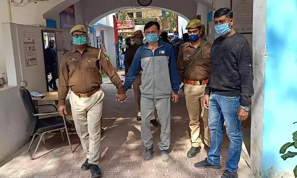 कैण्ट पुलिस द्वारा छोटा-लालपुर थाना कैण्ट वाराणसी में दिनांक 21.11.2020 को हुई हत्या की घटना में शामिल अभियुक्त को गिरफ्तार करने में प्राप्त की सफलता कैण्ट पुलिस द्वारा छोटा-लालपुर थाना कैण्ट वाराणसी में दिनांक 21.11.2020 को हुई हत्या की घटना में शामिल अभियुक्त को गिरफ्तार करने में प्राप्त की सफलता