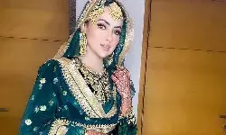 सना खान दिखी न्यू लुक ग्रीन ड्रेसेस में, सिर पर पल्ला रख कर किया पोस्ट