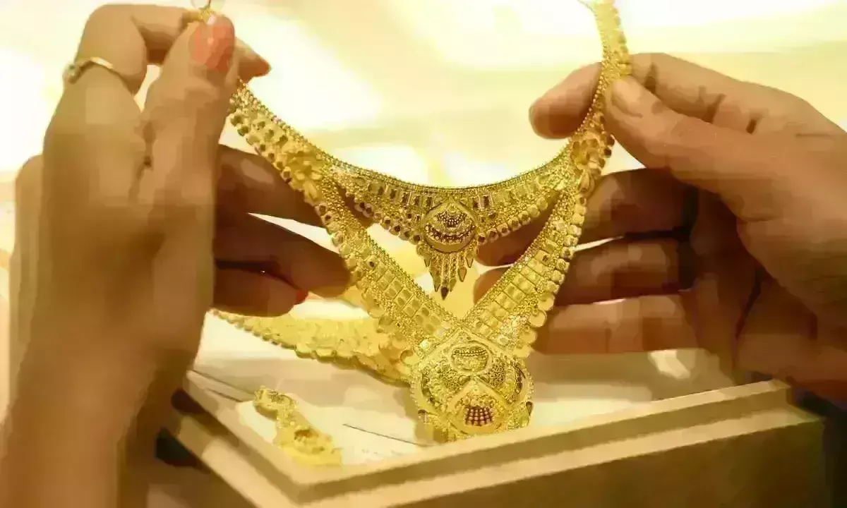 सोने-चांदी में लगातार हो रही गिरावट!