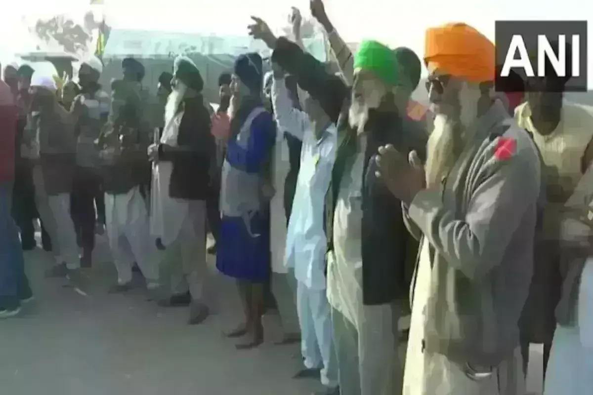 कृषि आंदोलन - किसानों ने किया नोएडा लिंक रोड और हरियाणा बॉर्डर बंद कृषि आंदोलन - किसानों ने किया नोएडा लिंक रोड और हरियाणा बॉर्डर बंद