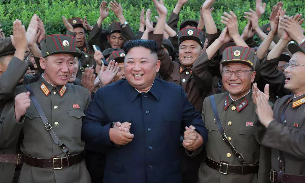 उत्तर कोरिया में किम जोंग का क्रूर फैसला- कोरोना के नियम तोड़ने पर सरेआम गोली से भूलने का आदेश