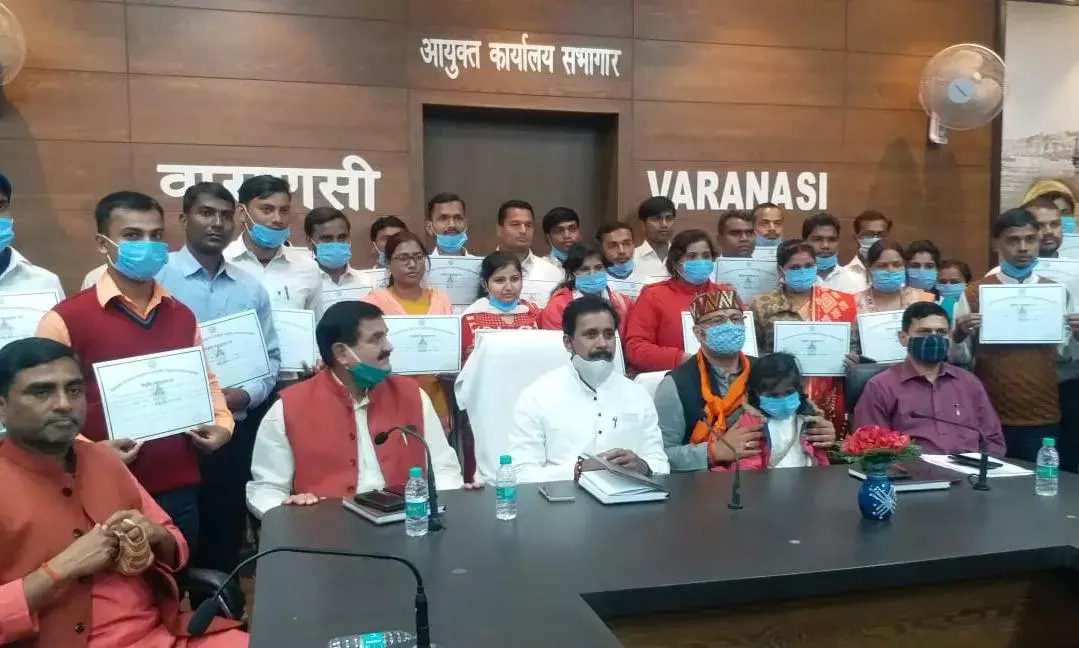 नियुक्ति पत्र मिलते ही नलकूप ऑपरेटरों के चेहरे खिल उठे नियुक्ति पत्र मिलते ही नलकूप ऑपरेटरों के चेहरे खिल उठे