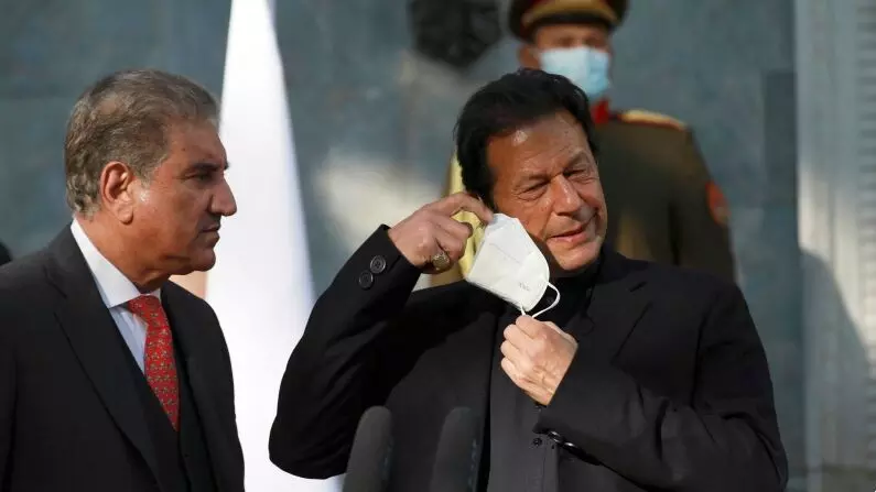 पाकिस्तान की हालत खराब, इमरान खान देशों से कर्जा लेकर चला रहे पाकिस्तान