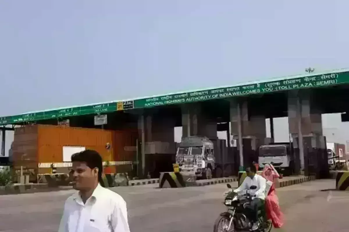 चादर में बंधा मिला एक युवक का शव.. चादर में बंधा मिला एक युवक का शव..