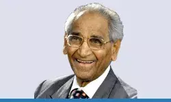 डॉ जगदीश गांधी को  वर्ल्ड पीस यूनिवर्सिटी, पुणे द्वारा  शिक्षा के क्षेत्र में लाइफटाइम अचीवमेंट अवार्ड से सम्मानित किया गया