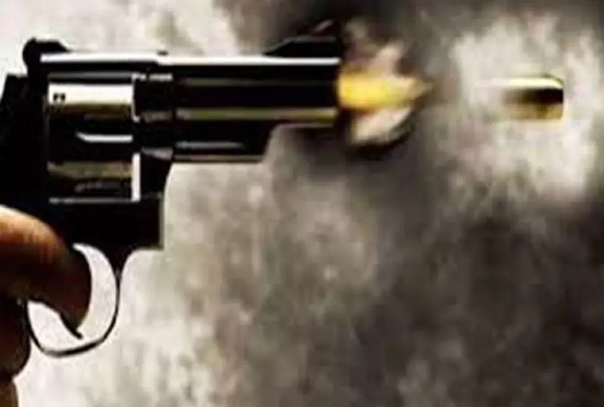 फौजी ढाबे के पास कार सवार पर बदमाशों ने की फायरिंग फौजी ढाबे के पास कार सवार पर बदमाशों ने की फायरिंग