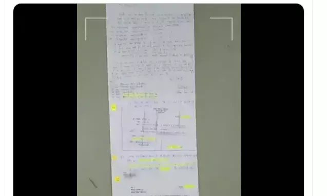 9 फुट लम्बा 15 पन्नों का प्राथना पत्र लेकर पीड़ित पहुंचा कानपुर विकास प्राधिकरण 9 फुट लम्बा 15 पन्नों का प्राथना पत्र लेकर पीड़ित पहुंचा कानपुर विकास प्राधिकरण