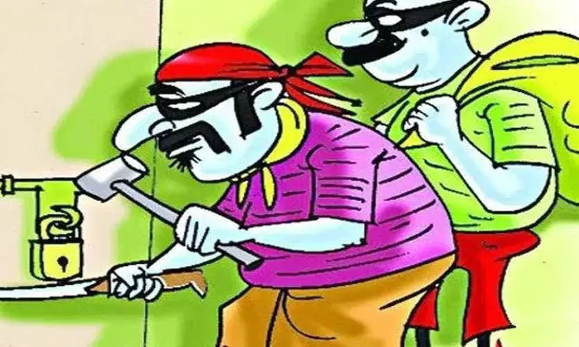 बंद मकान में चोरी को दिया अंजाम, पुलिस की जांच जारी...... बंद मकान में चोरी को दिया अंजाम, पुलिस की जांच जारी......