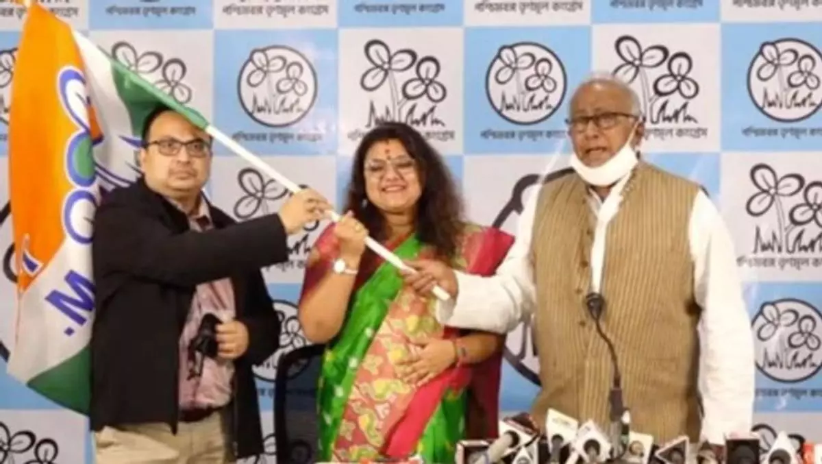 पश्चिम बंगाल में बीजेपी को झटका बीजेपी के सांसद की पत्नी हुई तृणमूल कांग्रेस में शामिल