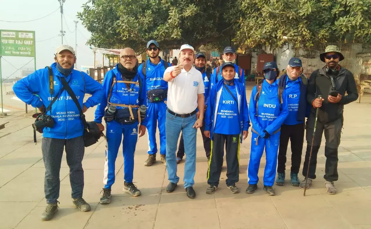 सबका साथ हो गंगा साफ हो  उद्घोष संग गंगा परिक्रमा यात्रा काशी से हुई रवाना 