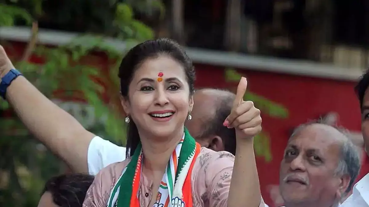 अभिनेत्री उर्मिला ने छोड़ा कांग्रेस का साथ शिवसेना में शामिल कहा- पार्टी के लिए अभी भी सम्मान।