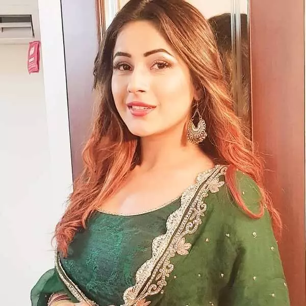 शहनाज गिल भी शामिल हुईं इन एक्ट्रेस की लिस्ट में, पहनी ली ऐसी ड्रेस जिसकी कीमत सुन नही होगा यकीन