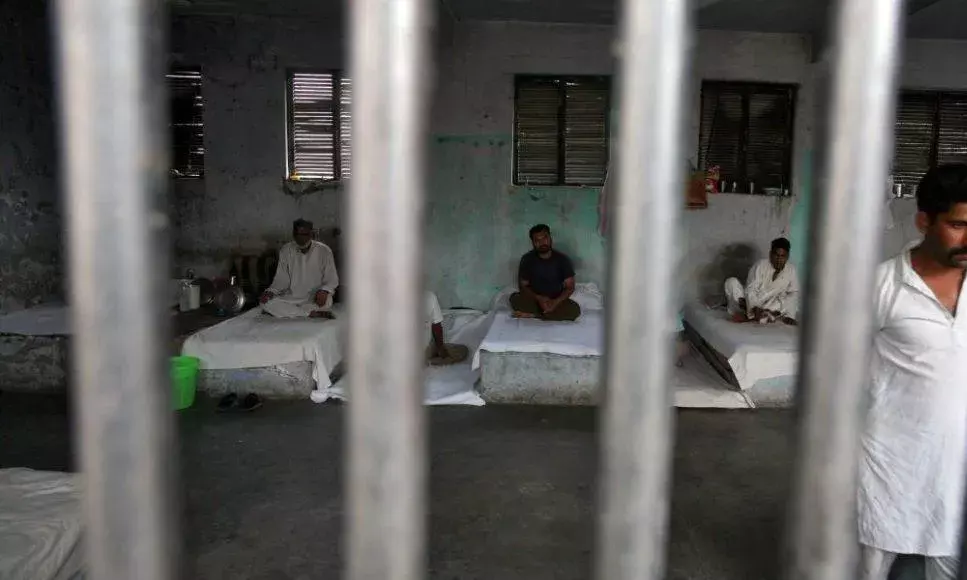 рдЖрдзреБрдирд┐рдХ рдЬреЗрд▓ рдХреЗ рдкреНрд░рд╕реНрддрд╛рд╡ рдкрд░ рдорд╣рд╛рд░рд╛рд╖реНрдЯреНрд░ рд╕рд░рдХрд╛рд░ рдХреА рдХреА рдЧрдИ рдирд┐рдВрджрд╛ред рдЖрдзреБрдирд┐рдХ рдЬреЗрд▓ рдХреЗ рдкреНрд░рд╕реНрддрд╛рд╡ рдкрд░ рдорд╣рд╛рд░рд╛рд╖реНрдЯреНрд░ рд╕рд░рдХрд╛рд░ рдХреА рдХреА рдЧрдИ рдирд┐рдВрджрд╛ред