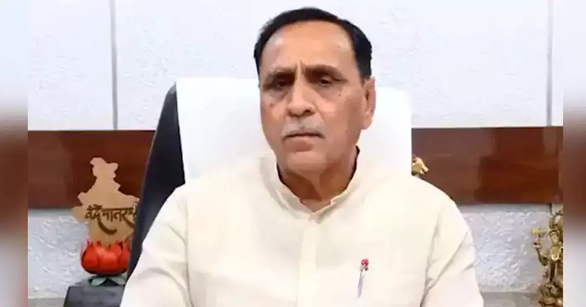 गुजरात के सीएम विजय रुपाणी ने पीएम मोदी को समय पर 1,000 से अधिक घर बनाने का दिया आश्वासन