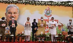 रायपुर: पुलिस विभाग की उपलब्धियों पर आधारित पुस्तक का मुख्यमंत्री ने किया विमोचन रायपुर: पुलिस विभाग की उपलब्धियों पर आधारित पुस्तक का मुख्यमंत्री ने किया विमोचन