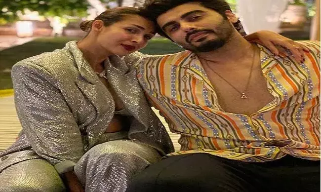 मलाइका अरोड़ा ने बॉयफ्रेंड अर्जुन कपूर संग किया नये साल का स्वागत, वायरल हुई तस्वीर मलाइका अरोड़ा ने बॉयफ्रेंड अर्जुन कपूर संग किया नये साल का स्वागत, वायरल हुई तस्वीर