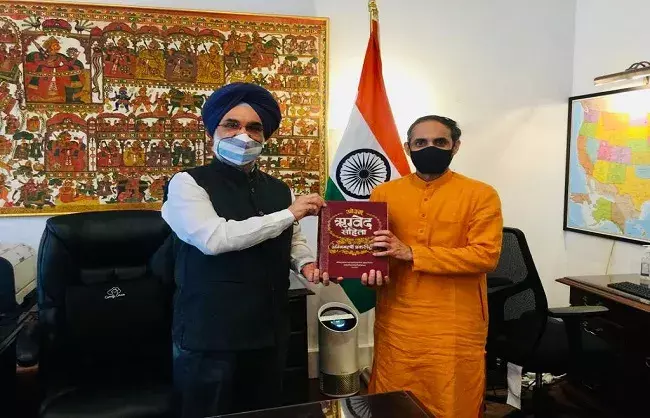 डॉ. मोक्षराज अमेरिका में याेग और भारतीयता की अलख जगाकर लौटें स्वदेश डॉ. मोक्षराज अमेरिका में याेग और भारतीयता की अलख जगाकर लौटें स्वदेश