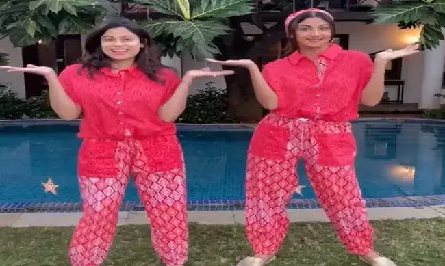 शिल्पा शेट्टी और  शमिता शेट्टी का डांस  वीडियो हुआ हिट शिल्पा शेट्टी और  शमिता शेट्टी का डांस  वीडियो हुआ हिट