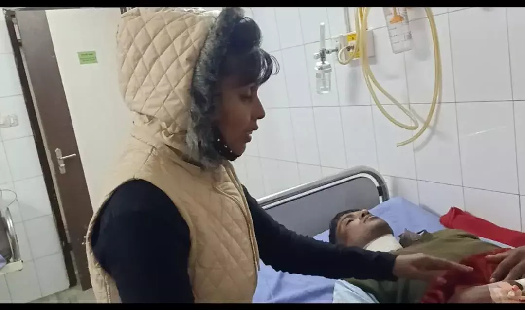 चायनीज माझा से संदीप वर्मा नामक व्यक्ति का लहरतारा फ्लाईओवर पर गले में गंभीर चोट आई है चायनीज माझा से संदीप वर्मा नामक व्यक्ति का लहरतारा फ्लाईओवर पर गले में गंभीर चोट आई है
