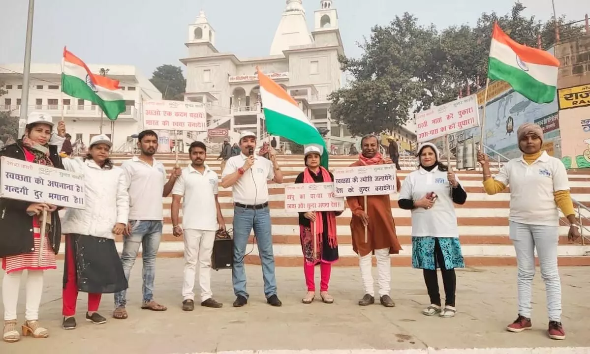 स्वच्छ गंगा के लिए सबको होना होगा संवेदनशील राजघाट पर किया श्रमदान लिया शपथ
