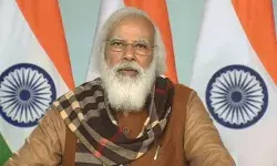 असम के शिवसागर में  पीएम मोदी ने भूमिहीन  लोगों को भूमि आवंटन प्रमाण पत्र वितरित किए