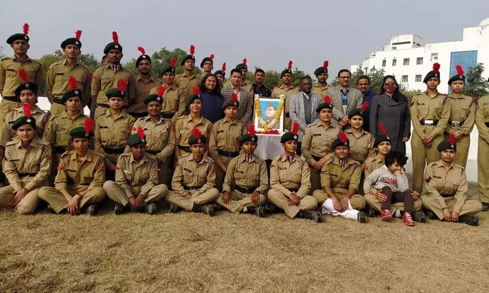 बाबासाहेब भीमराव आंबेडकर यूनिवर्सिटी में मनाया गया पराक्रम दिवस