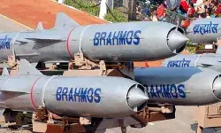 ब्रह्मोस मिसाइल से ४०० किलोमीटर दूर के किसी भी लक्ष्य को सफलता पूर्वक भेदा जा सकता है