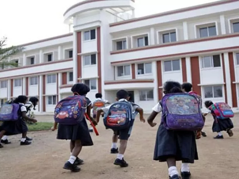 UP सरकार कक्षा 1-8 के लिए स्कूलों को फिर से खोलने के लिए  जारी किये दिशानिर्देश