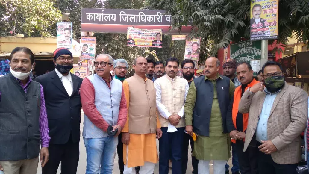 रेस्टूरेंट संचालक को मकान मालिक के द्वारा परेशान किए जाने पर व्यापार मंडल पहुंचा एसएसपी कार्यालय