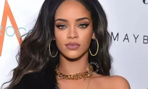 इंटरनेशनल पॉप सिंगर रिहाना फिर विवादों में घिरी