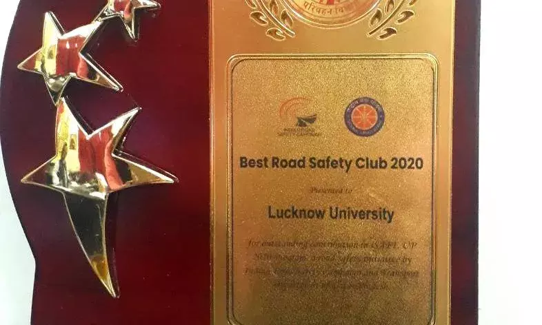 राष्ट्रीय सेवा योजना, लखनऊ विश्वविद्यालय सड़क सुरक्षा में जागरूकता में उत्कृष्ट योगदान हेतु पुरस्कृत