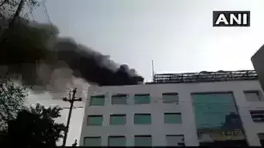 लखनऊ के होटल कम्फर्ट इन में लगी आग लखनऊ के होटल कम्फर्ट इन में लगी आग