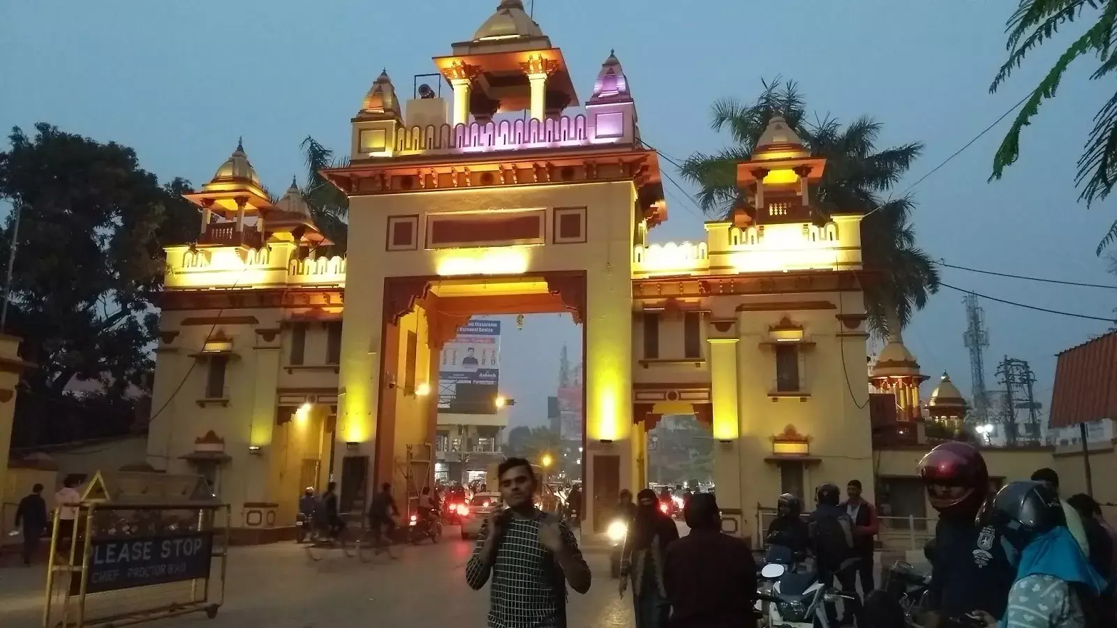 рдХрд╛рд╢реА рд╣рд┐рдВрджреВ рд╡рд┐рд╢реНрд╡рд╡рд┐рджреНрдпрд╛рд▓рдп рдореЗ рдзрд░рдирд╛ рдкрд░ рдмреИрдареЗ 5 рдЫрд╛рддреНрд░реЛ рдХреЛ рдкреБрд▓рд┐рд╕ рдиреЗ рд▓рд┐рдпрд╛ рд╣рд┐рд░рд╛рд╕рдд рдореЗ,рдЫрд╛рддреНрд░реЛ рдиреЗ рдХрд┐рдпрд╛ рд▓рдВрдХрд╛ рдерд╛рдиреЗ рдХрд╛ рдШреЗрд░рд╛рд╡ рдХрд╛рд╢реА рд╣рд┐рдВрджреВ рд╡рд┐рд╢реНрд╡рд╡рд┐рджреНрдпрд╛рд▓рдп рдореЗ рдзрд░рдирд╛ рдкрд░ рдмреИрдареЗ 5 рдЫрд╛рддреНрд░реЛ рдХреЛ рдкреБрд▓рд┐рд╕ рдиреЗ рд▓рд┐рдпрд╛ рд╣рд┐рд░рд╛рд╕рдд рдореЗ,рдЫрд╛рддреНрд░реЛ рдиреЗ рдХрд┐рдпрд╛ рд▓рдВрдХрд╛ рдерд╛рдиреЗ рдХрд╛ рдШреЗрд░рд╛рд╡